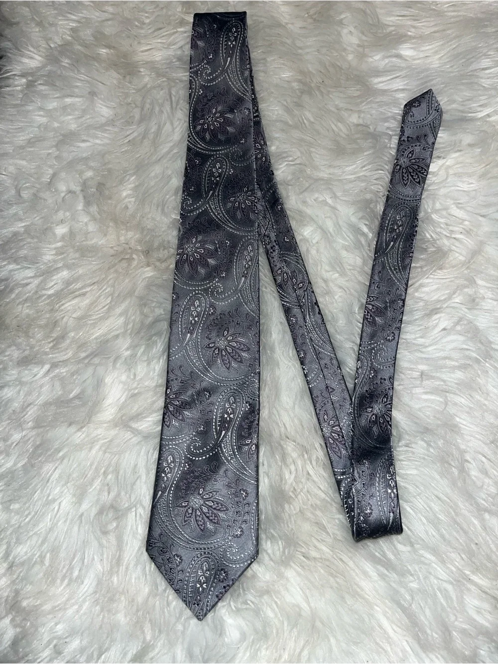 Silver Paisley Men's Tie - Classic Formal Style
